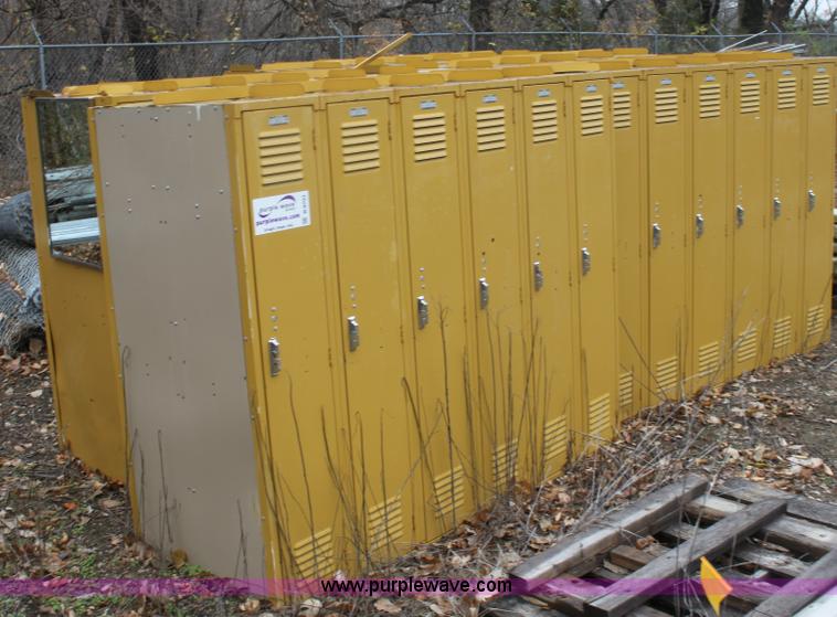 image for item B8703 (10) sets of lockers