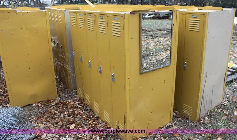 image for item B8703 (10) sets of lockers