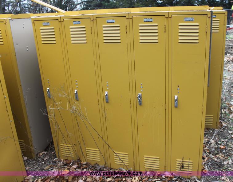 image for item B8703 (10) sets of lockers