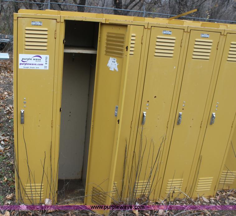 image for item B8703 (10) sets of lockers