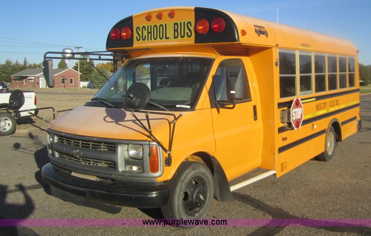 image for item C9875 2001 Chevrolet G3500 Express mid bus
