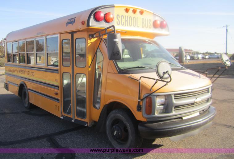 image for item C9875 2001 Chevrolet G3500 Express mid bus