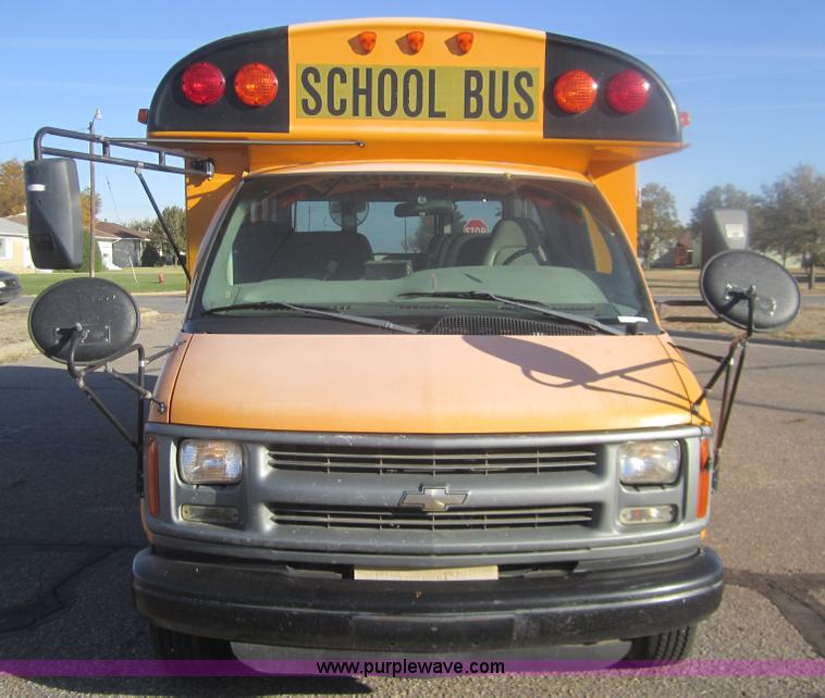 image for item C9875 2001 Chevrolet G3500 Express mid bus