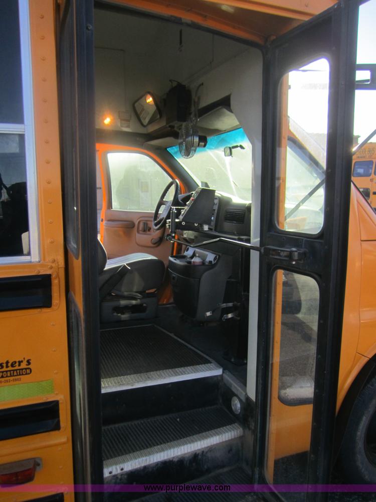 image for item C9875 2001 Chevrolet G3500 Express mid bus