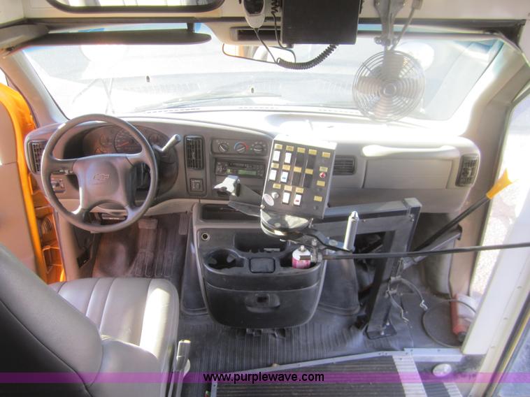 image for item C9875 2001 Chevrolet G3500 Express mid bus