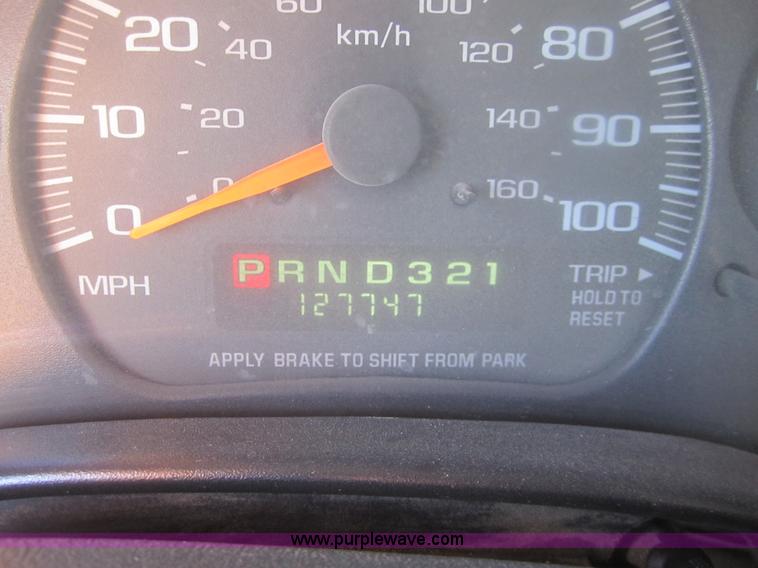 image for item C9875 2001 Chevrolet G3500 Express mid bus