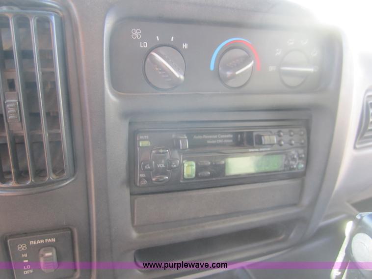 image for item C9875 2001 Chevrolet G3500 Express mid bus
