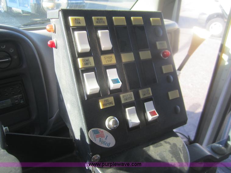 image for item C9875 2001 Chevrolet G3500 Express mid bus