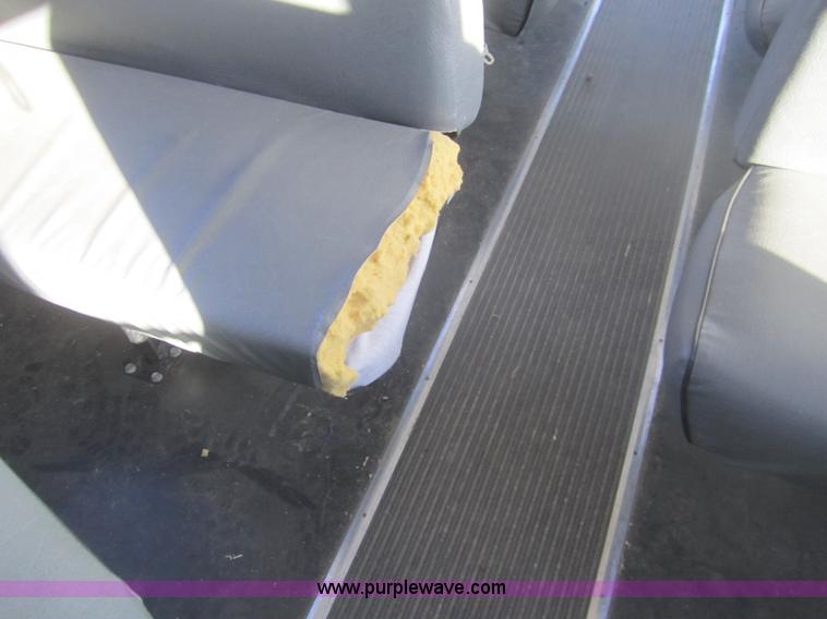 image for item C9875 2001 Chevrolet G3500 Express mid bus