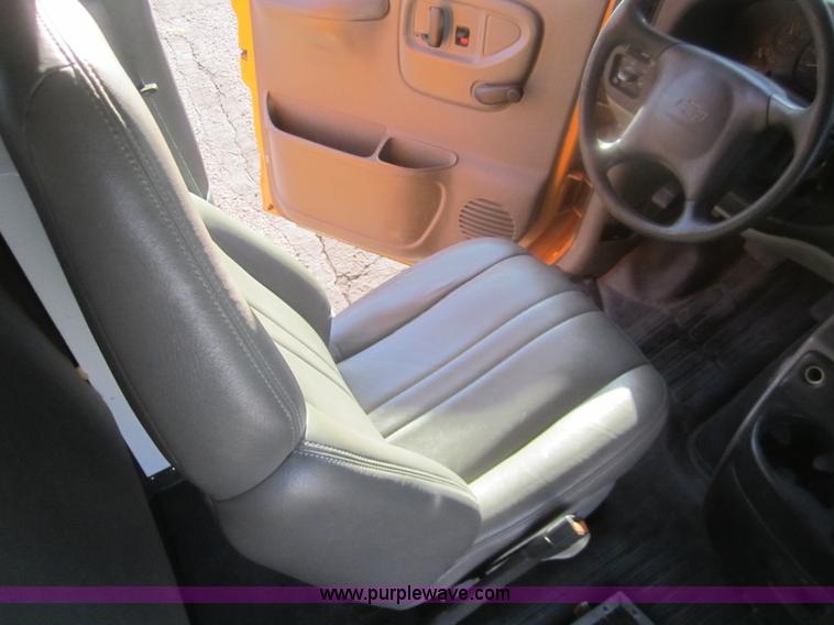 image for item C9875 2001 Chevrolet G3500 Express mid bus