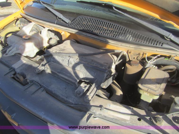 image for item C9875 2001 Chevrolet G3500 Express mid bus