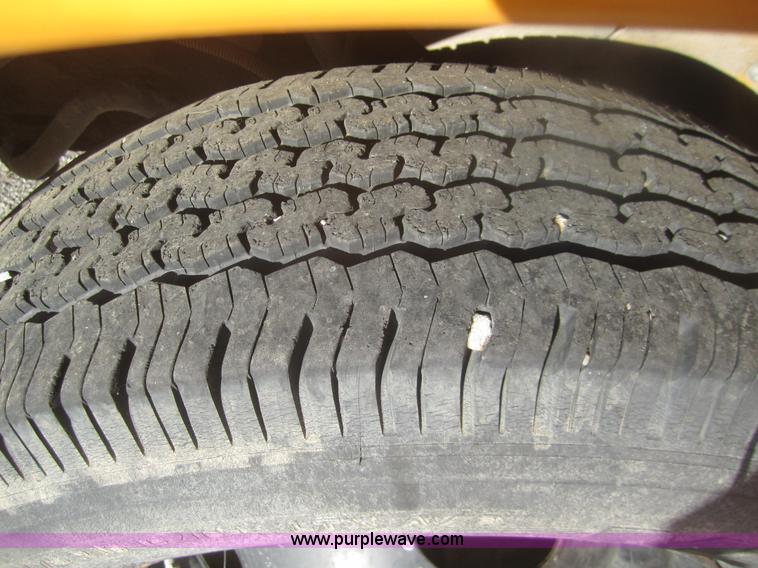 image for item C9875 2001 Chevrolet G3500 Express mid bus