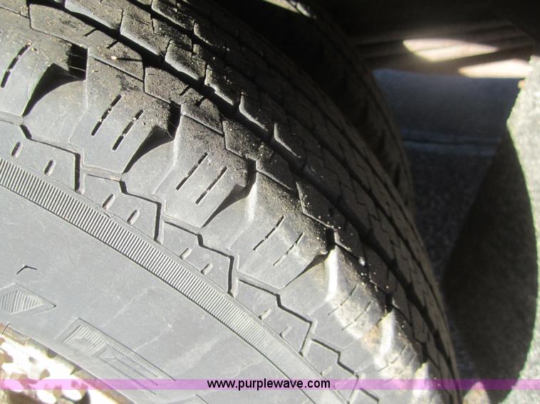 image for item C9875 2001 Chevrolet G3500 Express mid bus