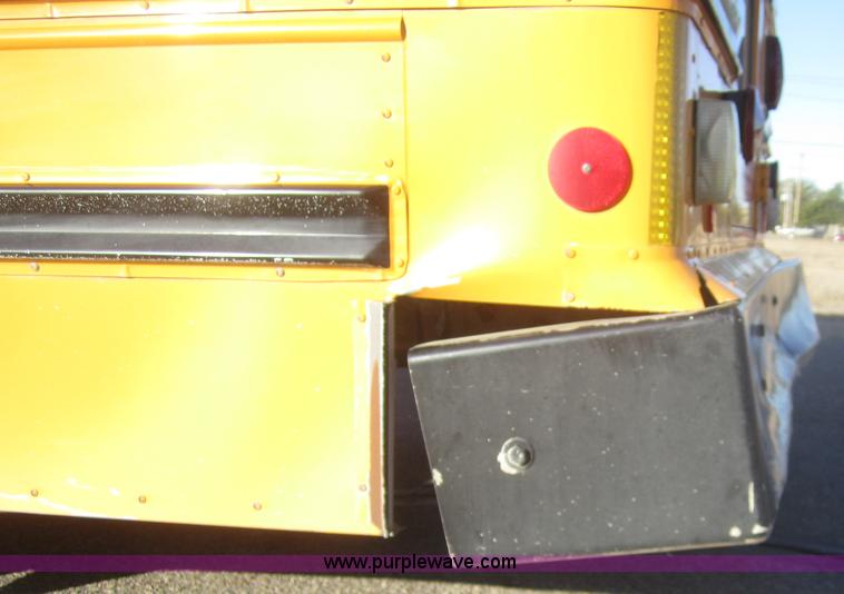 image for item C9875 2001 Chevrolet G3500 Express mid bus