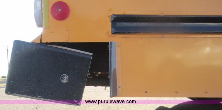 image for item C9875 2001 Chevrolet G3500 Express mid bus