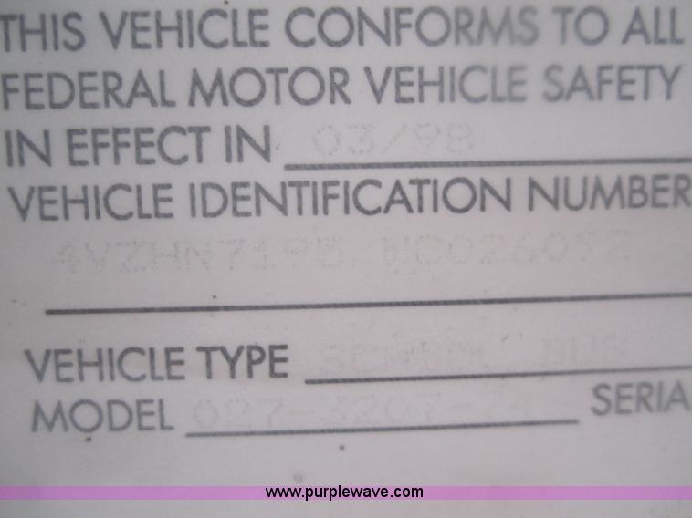 image for item C9876 1998 Carpenter Crown school bus