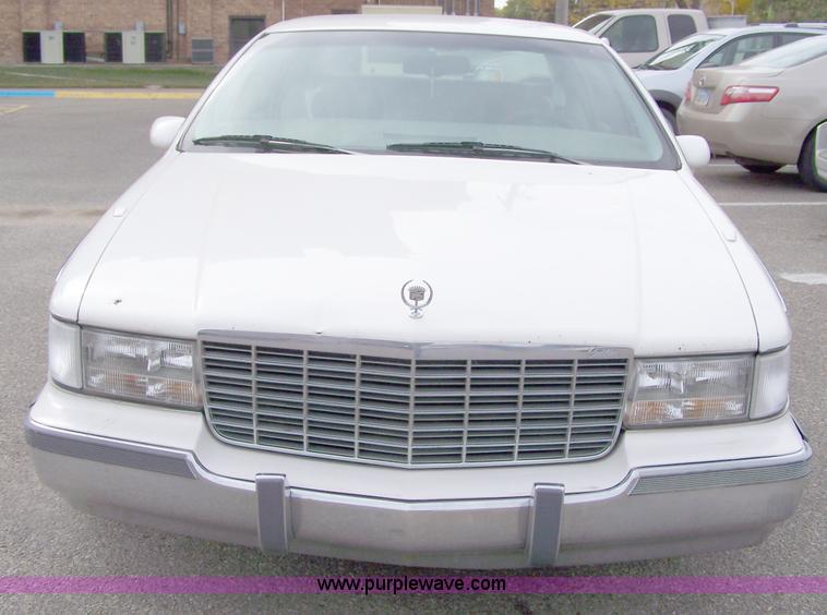 image for item D8582 1993 Cadillac Fleetwood