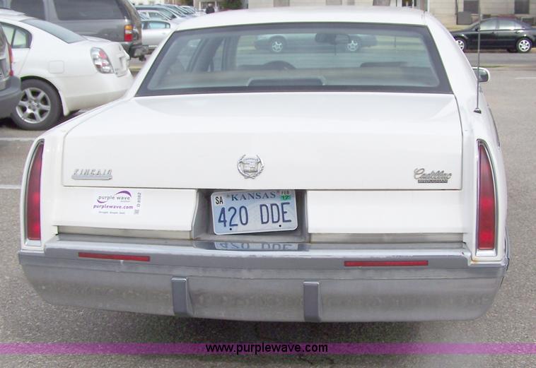 image for item D8582 1993 Cadillac Fleetwood