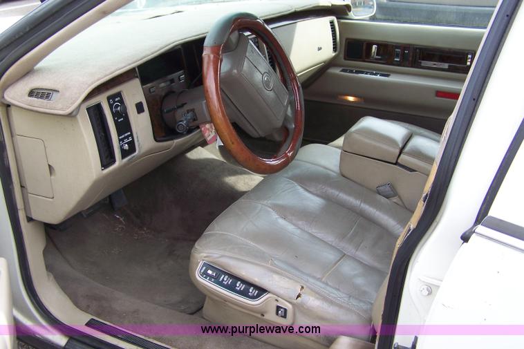 image for item D8582 1993 Cadillac Fleetwood