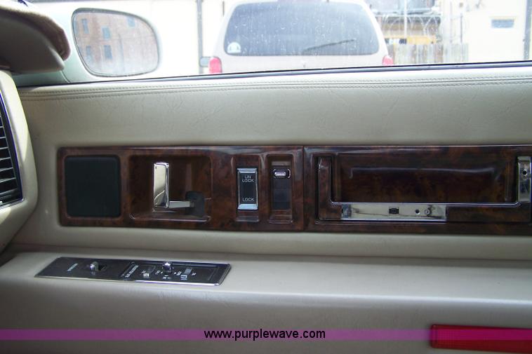 image for item D8582 1993 Cadillac Fleetwood