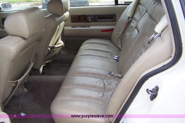 image for item D8582 1993 Cadillac Fleetwood