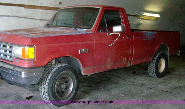 image for item D8584 1988 Ford F150 pickup truck