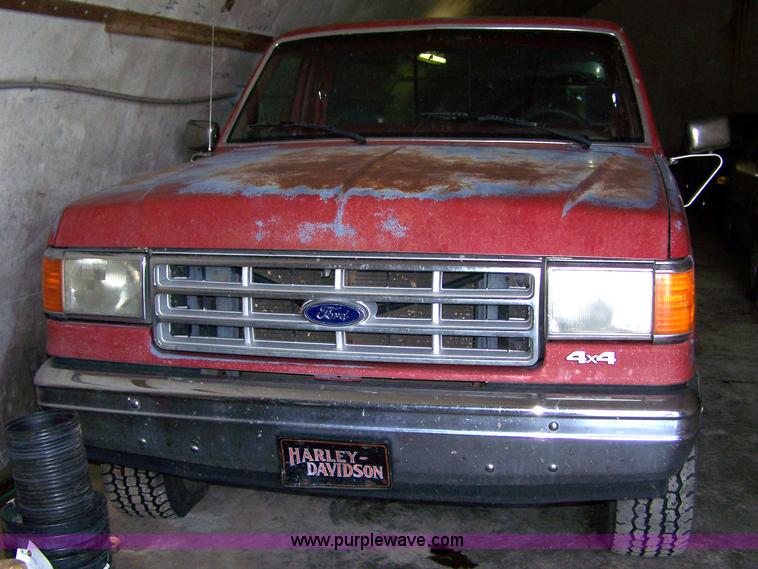 image for item D8584 1988 Ford F150 pickup truck