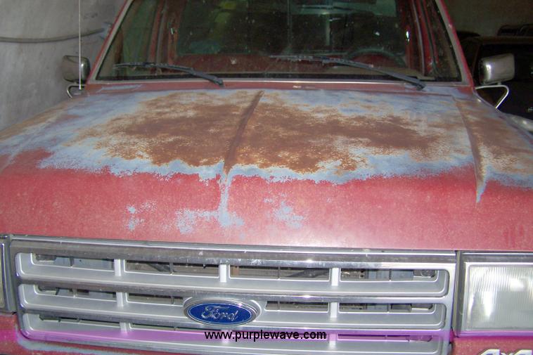 image for item D8584 1988 Ford F150 pickup truck