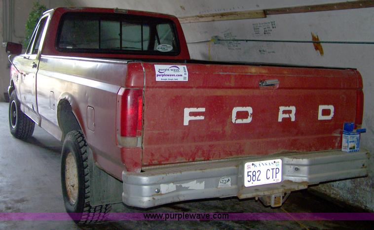 image for item D8584 1988 Ford F150 pickup truck