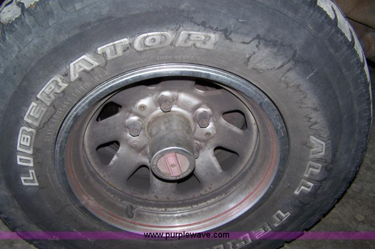 image for item D8584 1988 Ford F150 pickup truck