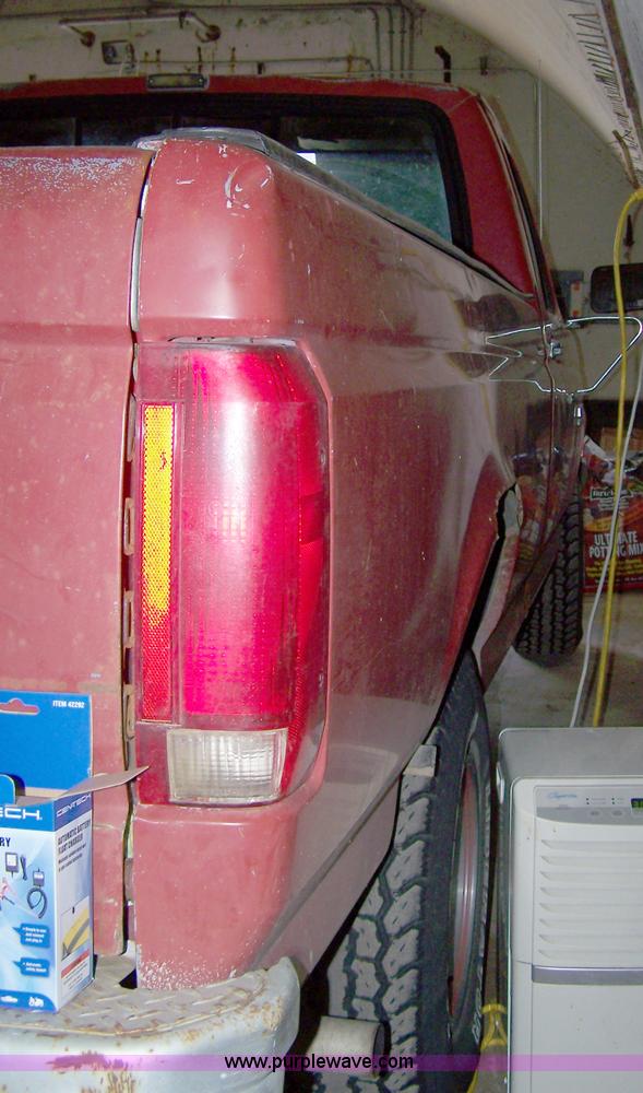 image for item D8584 1988 Ford F150 pickup truck