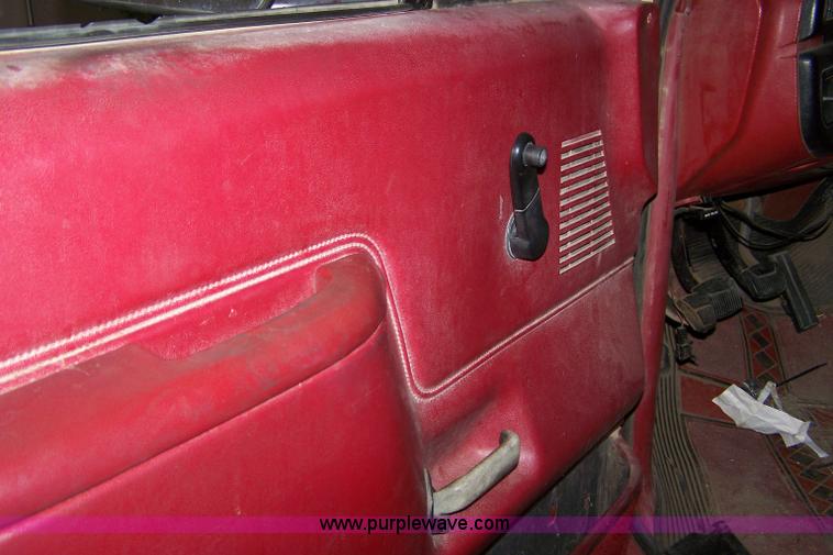 image for item D8584 1988 Ford F150 pickup truck