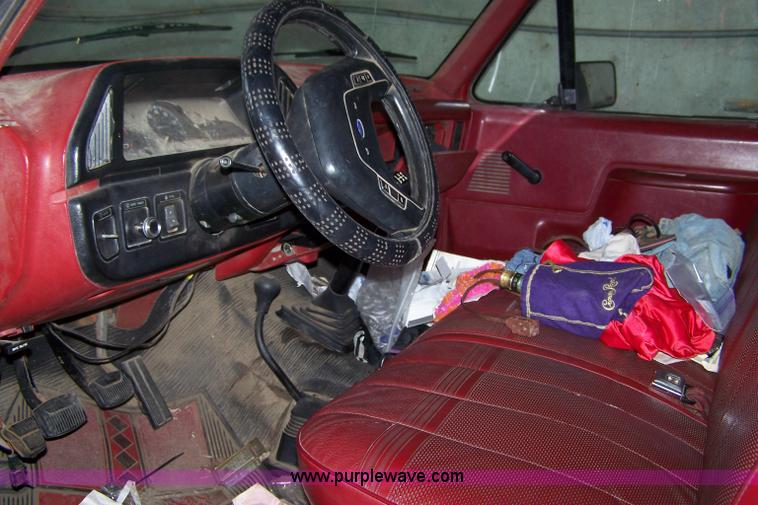 image for item D8584 1988 Ford F150 pickup truck