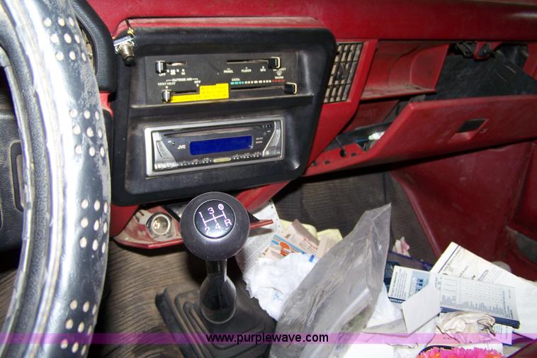 image for item D8584 1988 Ford F150 pickup truck