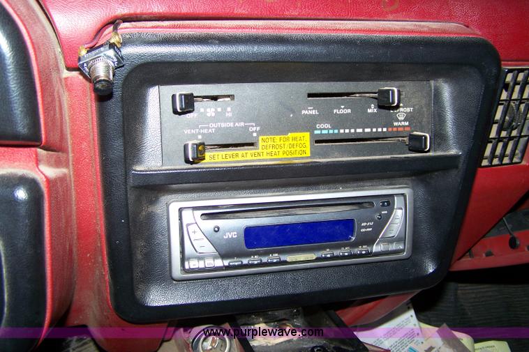 image for item D8584 1988 Ford F150 pickup truck