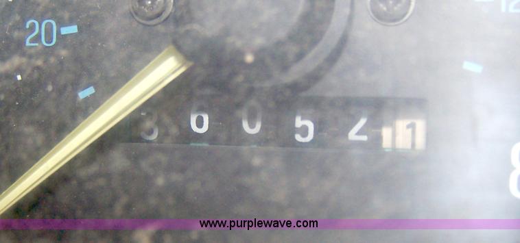 image for item D8584 1988 Ford F150 pickup truck