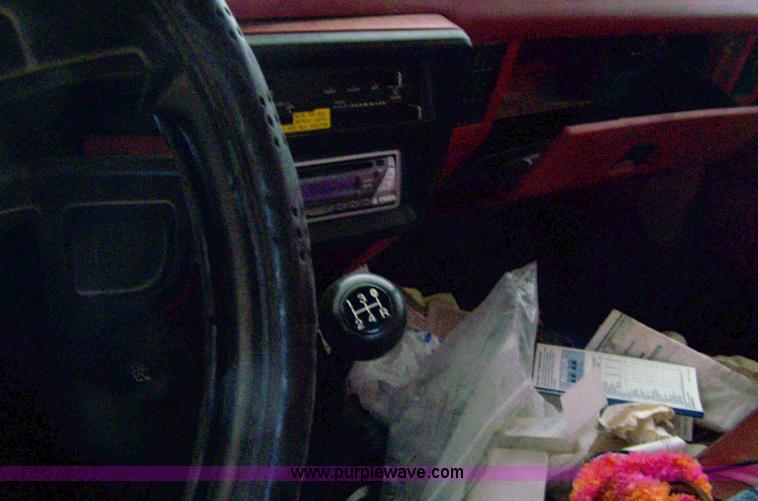 image for item D8584 1988 Ford F150 pickup truck