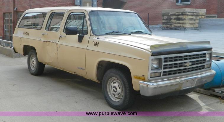 image for item D8622 1989 Chevrolet Suburban 1500 Scottsdale SUV