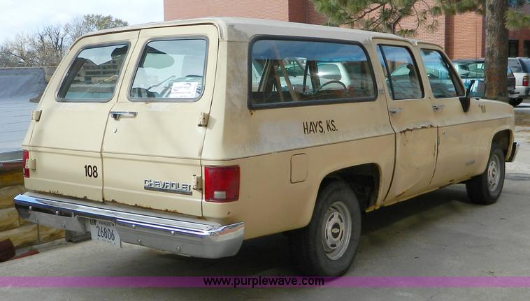 image for item D8622 1989 Chevrolet Suburban 1500 Scottsdale SUV