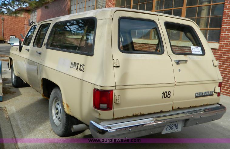 image for item D8622 1989 Chevrolet Suburban 1500 Scottsdale SUV