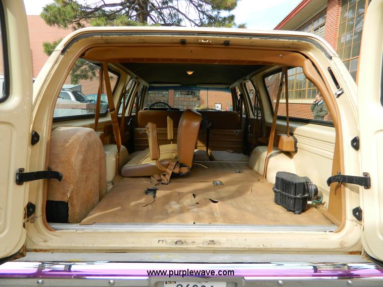 image for item D8622 1989 Chevrolet Suburban 1500 Scottsdale SUV