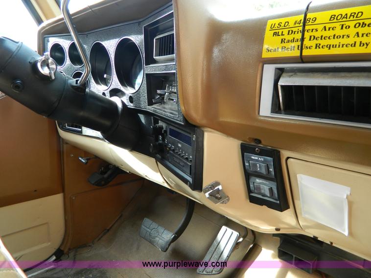 image for item D8622 1989 Chevrolet Suburban 1500 Scottsdale SUV