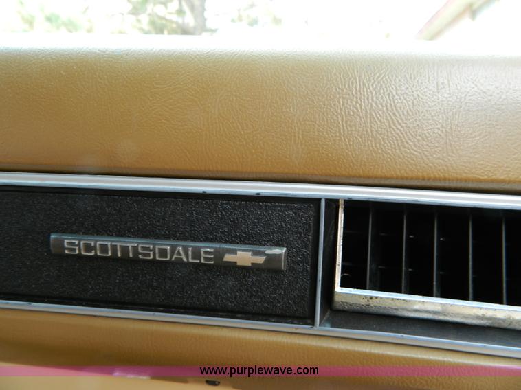 image for item D8622 1989 Chevrolet Suburban 1500 Scottsdale SUV