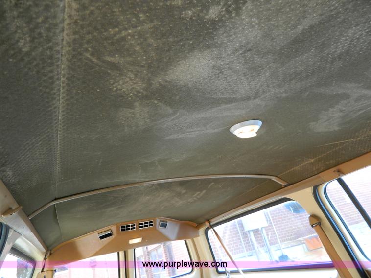 image for item D8622 1989 Chevrolet Suburban 1500 Scottsdale SUV