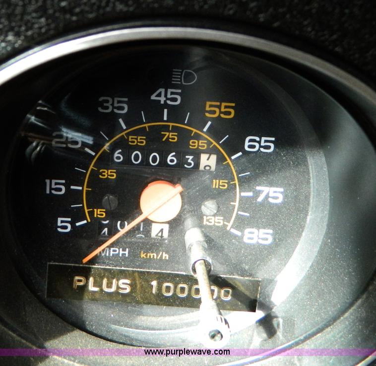 image for item D8622 1989 Chevrolet Suburban 1500 Scottsdale SUV