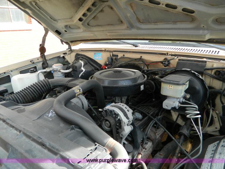 image for item D8622 1989 Chevrolet Suburban 1500 Scottsdale SUV