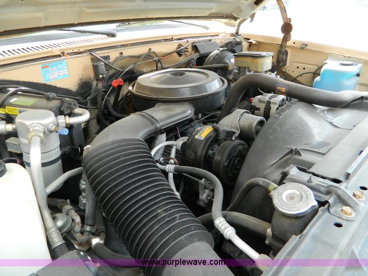 image for item D8622 1989 Chevrolet Suburban 1500 Scottsdale SUV