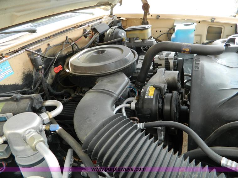 image for item D8622 1989 Chevrolet Suburban 1500 Scottsdale SUV