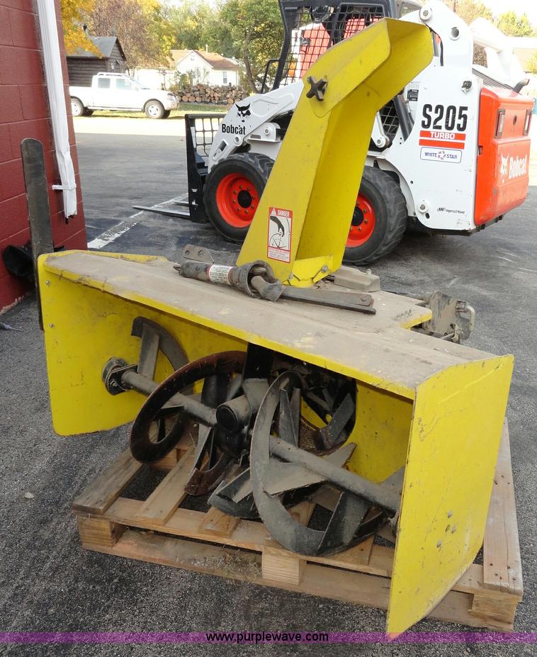 image for item G9161 John Deere snow thrower attachment