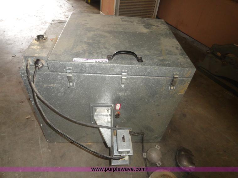 image for item G9174 Plastic molding machine